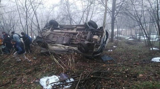 Öğretmenleri taşıyan servis uçuruma yuvarlandı