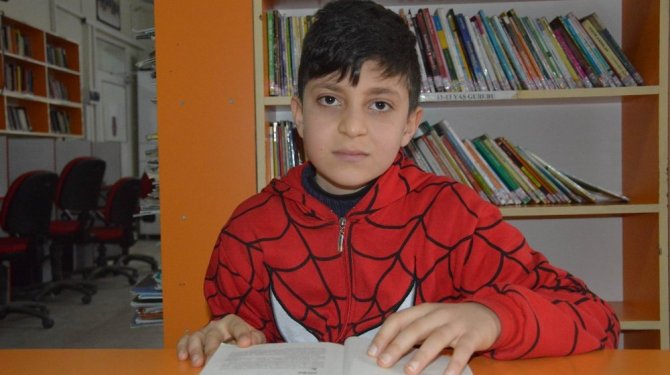 11 yaşındaki Umut  1 yılda 665 kitap okudu