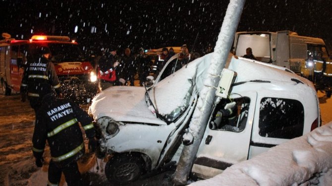Kar kaza yaptırdı: 2 ölü, 1 yaralı