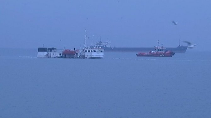Zeytinburnu açıklarında  yük gemisi battı