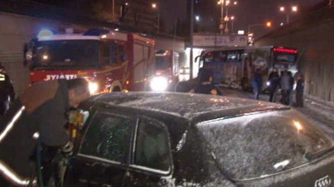 Ters şeride giren otomobil korkunç kazaya sebep oldu