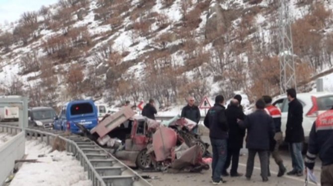Başkent’te trafik kazası: 3 ölü, 3 yaralı