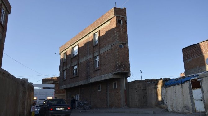 Bu binayı görenler bir daha dönüp bakıyor