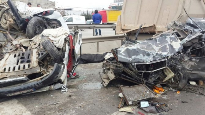 Freni patlayan kamyon 12 aracı biçti: 1 ölü, 10’dan fazla yaralı