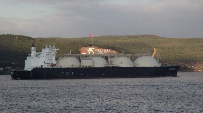 Dev tanker Çanakkale boğazını kapattı