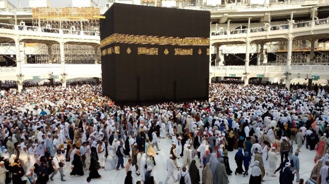 Diyanet 4 bin üniversite öğrencisine umre yaptıracak