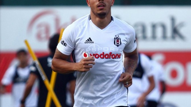 Beşiktaşlı futbolcu Adriano eski günlerine döndü