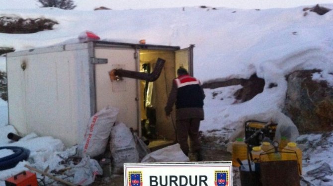 Defineyi bulmak için 12 metre tünel kazdılar