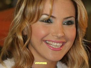 Ece Erkenin Sapıklarıyla Başı Dertte