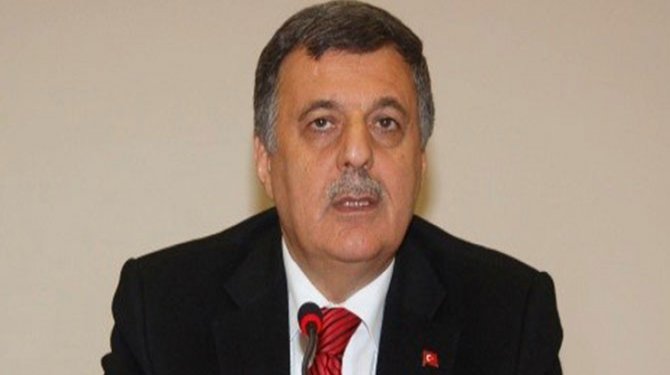 Nevzat Pakdil Kimdir?