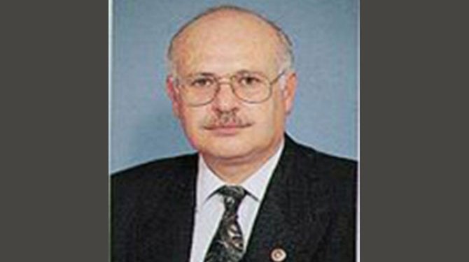 Ahmet Dökülmez Kimdir?