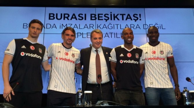 Beşiktaş’ta yeni transferlere imza töreni