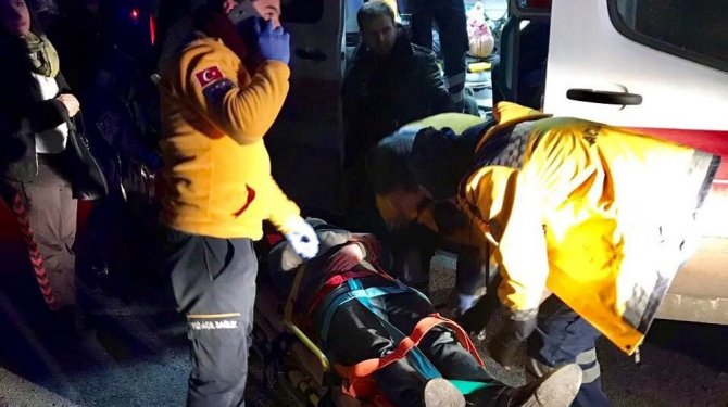 İki otomobil çarpıştı: 10 yaralı