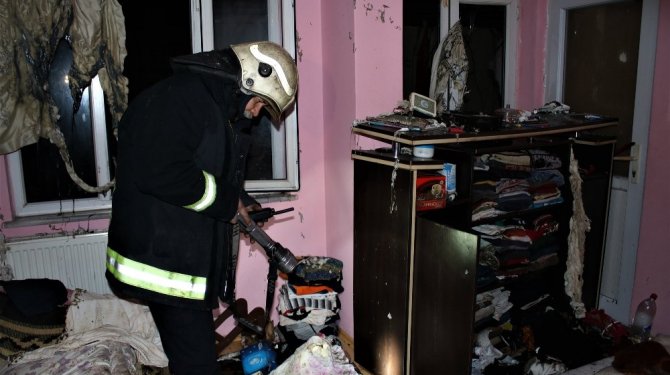 Kaçak doğalgaz patlamaya neden oldu: 2 yaralı