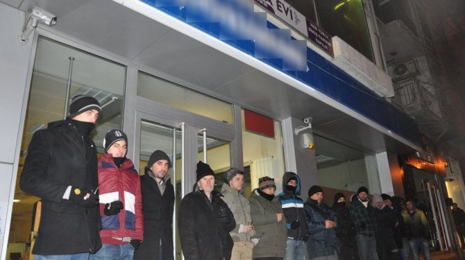 Kuyrukta 6 gündür bekliyorlar