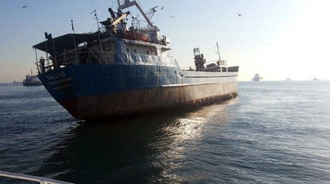 Zeytinburnu açıklarında gemi yan yattı