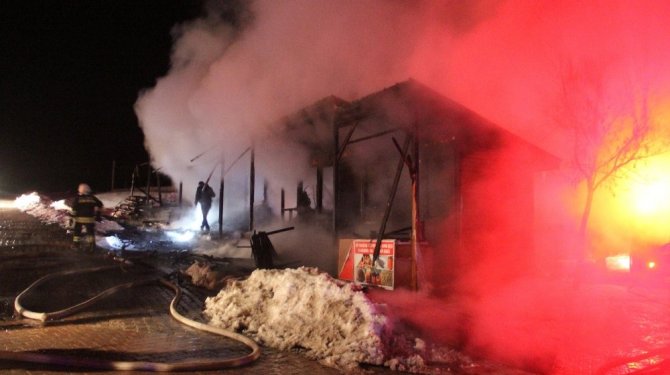 Ekmek teknesinin yanışını çaresizce izledi