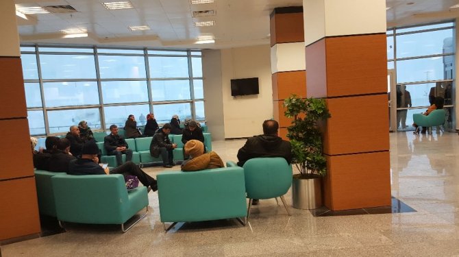 Kimi dinlenme tesislerine kimisi de evlere sığındı