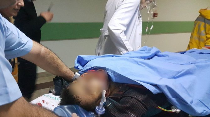 Samsun'da saldırıya uğrayan kızı kurtarırken bıçaklandı