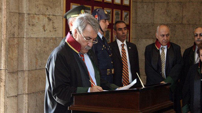 Özdemir Özok Kimdir?