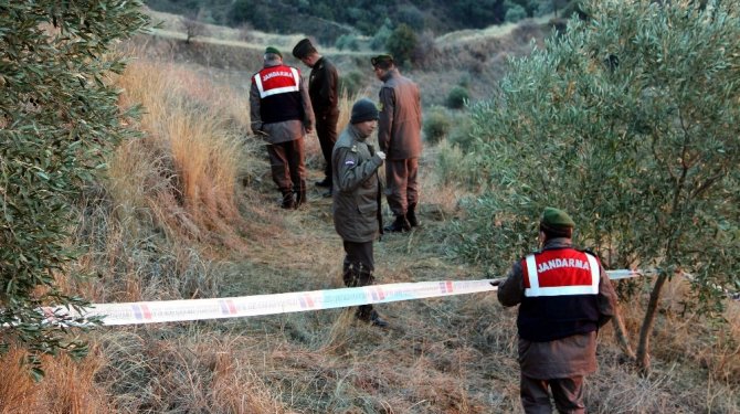 Cenazeye katıldı, tabutu taşıdı, tutuklandı!