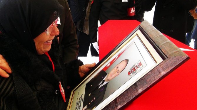 6 ay sonra şehitlik mezarlığına defnedildi