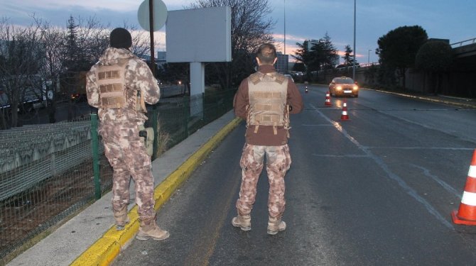 "Dur" ihtarına uymayan minibüs paniğe neden oldu