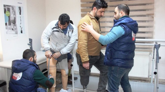 Savaşın yaralarını iste böyle sarıyorlar