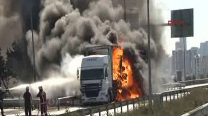 Kahramanmaraş’a pamuk getiren tır yandı