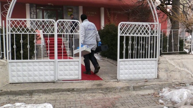 Tartıştığı babasını tüfekle vurarak öldürdü