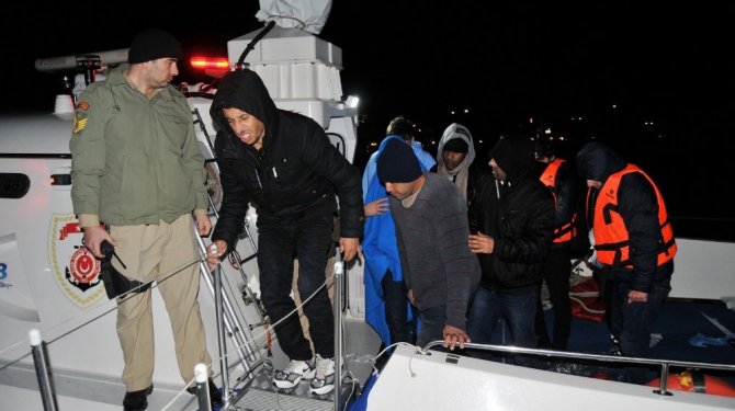 Ege’de 46 kaçak göçmeni taşıyan bot battı
