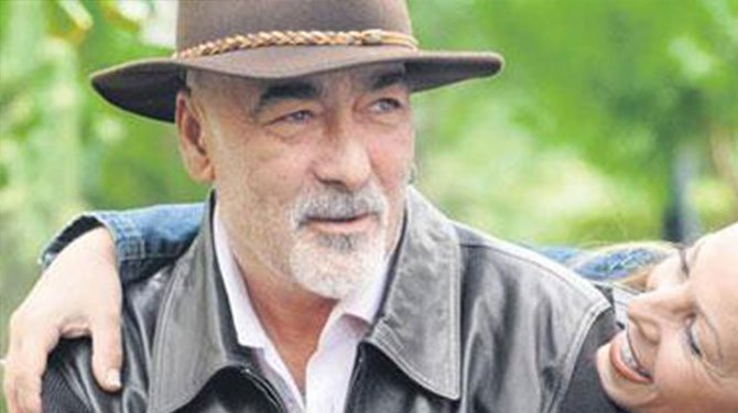 Kazım Kanat Kimdir?