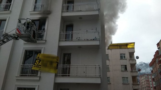 Çaresizce kurtarılmayı beklediler