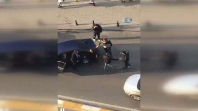 Taksim’de laf atma kavgası kanlı bitti