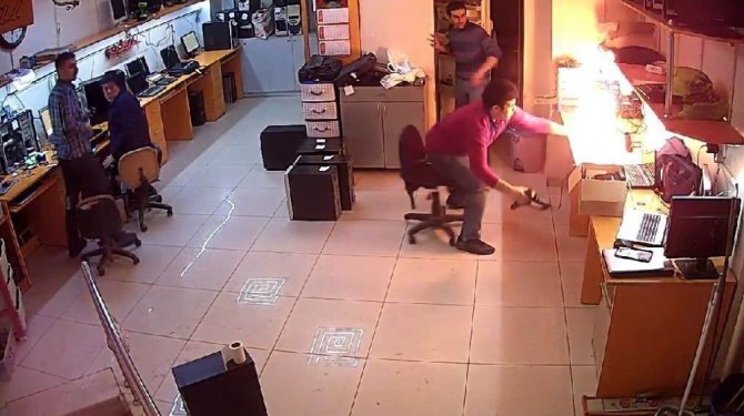 Tamir ettiği tablet böyle patladı