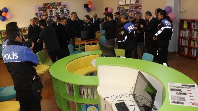 Emniyet Müdürlüğü İmam hatip Ortaokulunda ‘Z’ kütüphane açtı
