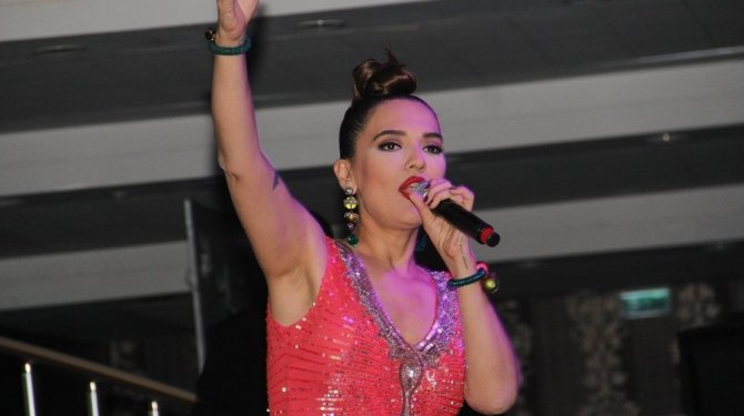 Demet Akalın’dan ’sigara’ isyanı