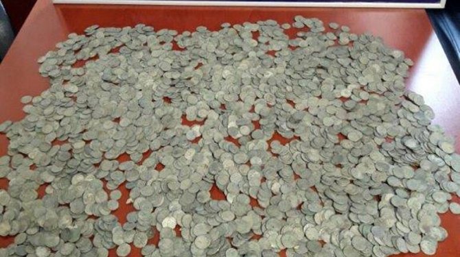 Üzerinden 3 bin 500 tarihi sikke ele geçirildi