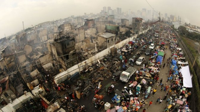 Yangın 15 bin kişiyi evsiz bıraktı