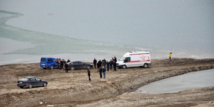 Buz tutan baraj kırıldı: 1 kişiye mezar oldu