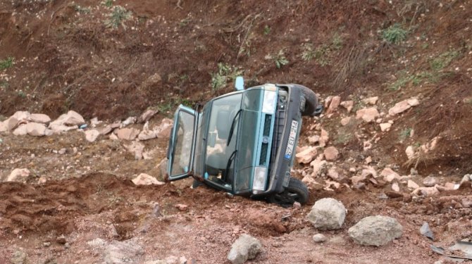 Virajı alamayan otomobil şarampole uçtu: 3 yaralı