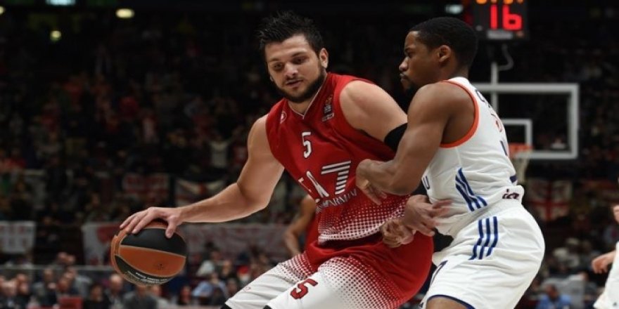 Anadolu Efes, İtalyanlara geçit vermedi