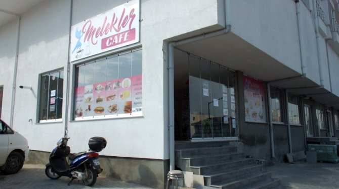 Bu kahvehaneye erkeklerin girmesi yasak