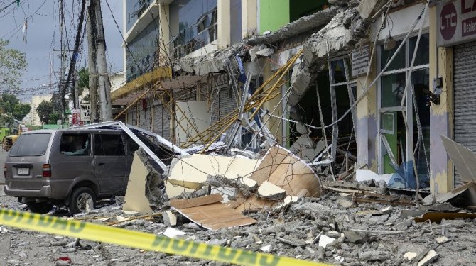 6.5 büyüklüğünde deprem: 15 ölü