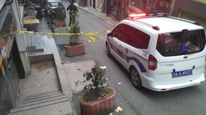 Otel odasından düşen kişi ağır yaralandı