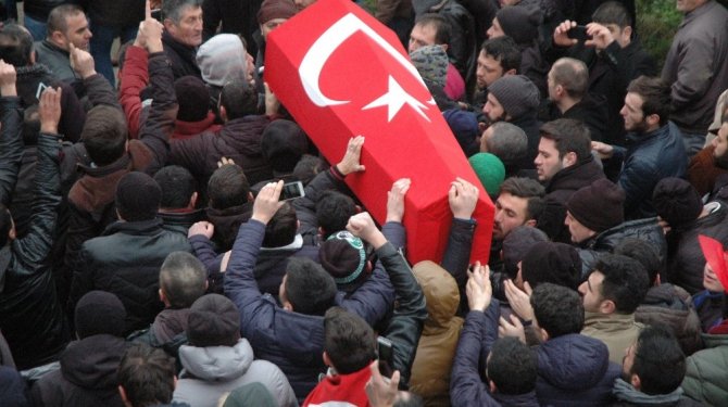 El Bab şehidini binler uğurladı