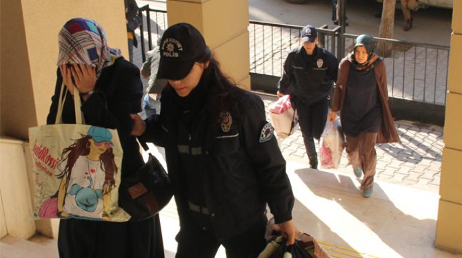 FETÖ maaş kartını aldığı öğretmeni zorla evlendirmek istemiş