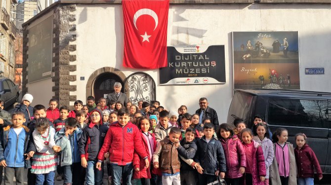 Minikler Kurtuluş Erlerini Dualarla Andılar