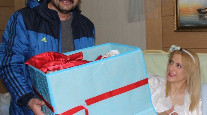 Eşine dünyanın en güzel Sevgililer Günü hediyesini verdi