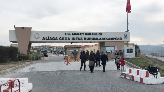 İzmir’de 270 sanıklı darbe davasında ilk tahliye